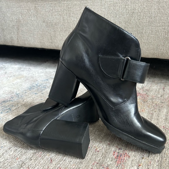 Unisa Leather Ankle Bootie - Picture 3 of 14